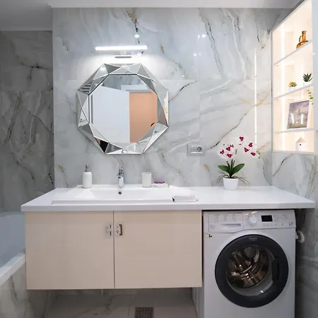 Uranus Luxury 蒂米什瓦拉