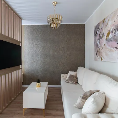 Uranus Luxury تيميشورا