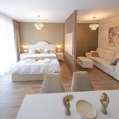 Uranus Luxury تيميشورا