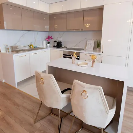 Uranus Luxury تيميشورا